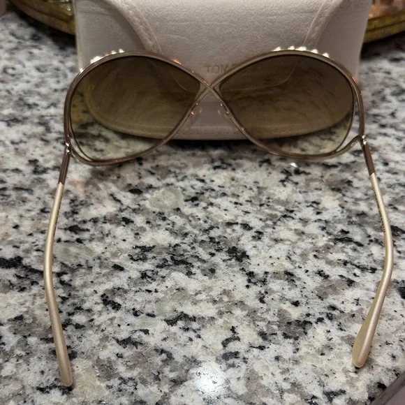 Like New Tom Ford Women's Sunglasses with Gold Infinity Frame - Picture 3 of 3